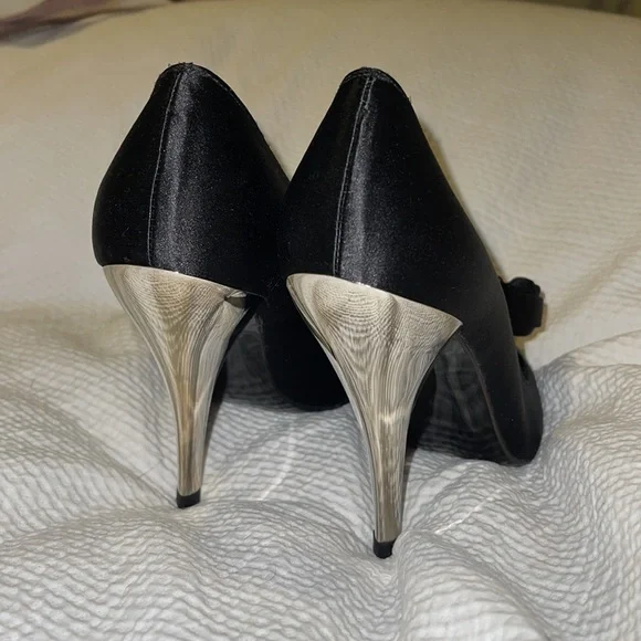 NEW Stuart Weitzman Black Satin & Swarovski Chrome-Heeled Peep-Toe Pumps Sz 6.5 - Picture 7 of 15